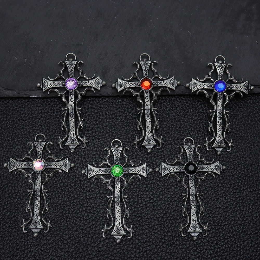 Street Fashion Necklace - 2 buah liontin salib berongga bergaya