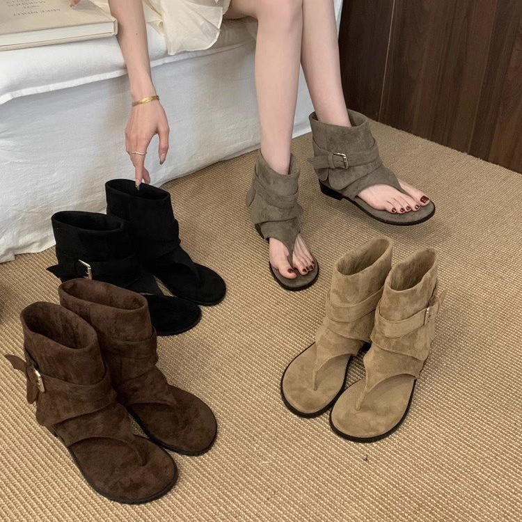 Street Fashion Rome 2025 - Sepatu Bot Sandal Wanita Musim Panas