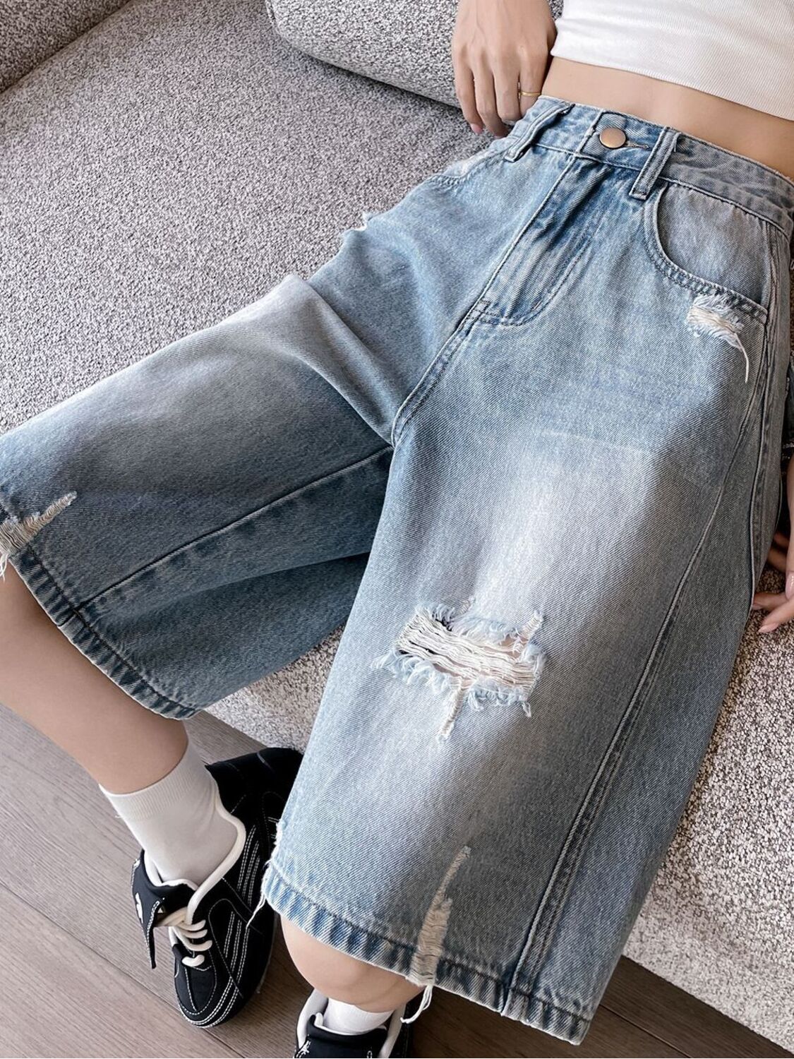 Distressed Jean Rip - Celana Pendek Denim Wanita High Waist