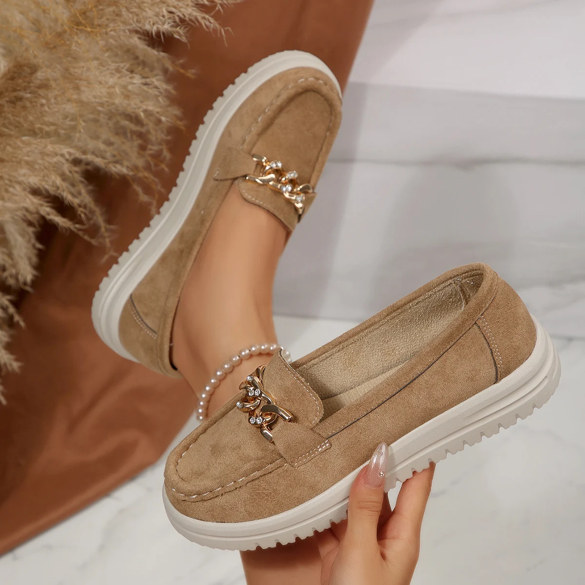 Sepatu Loafer Wanita 2025 Mode - Street Fashion Rome 2025 ulasan dan harga