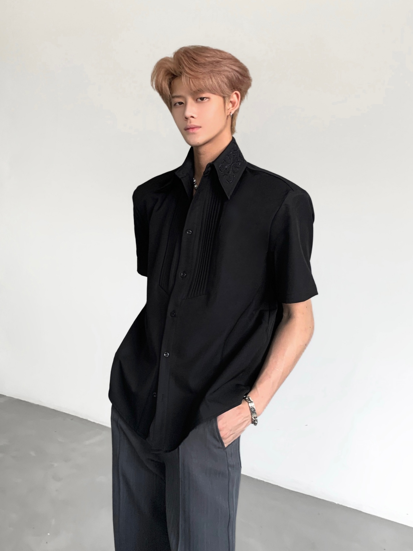 Kemeja Pria Lengan Pendek Bord - Urban Street Fashion Photography ulasan dan harga