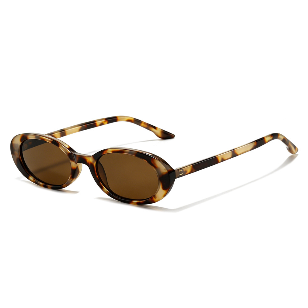 Kacamata Hitam Oval Bingkai Ke - Street Fashion Photoshoot ulasan dan harga