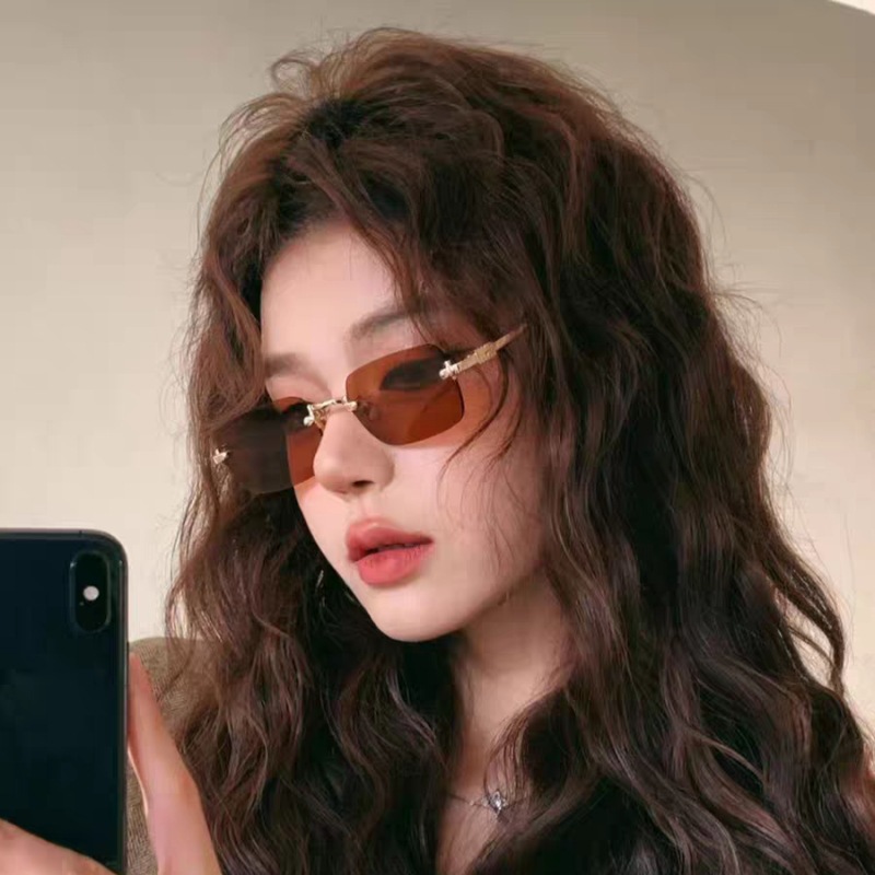 Kacamata Hitam Tanpa Bingkai M - Street Fashion Photoshoot ulasan dan harga