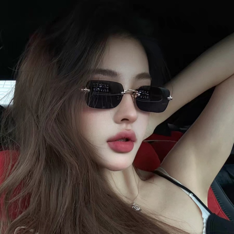 Kacamata Hitam Tanpa Bingkai M - Street Fashion Photoshoot ulasan dan harga