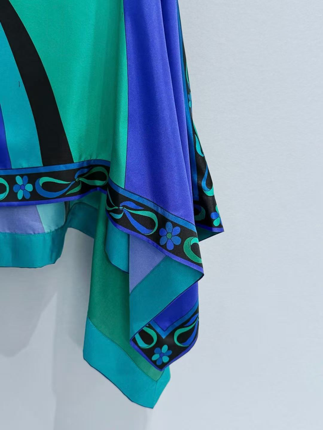 Jubah Hijau Klasik Wanita deng - Street Fashion Logo ulasan dan harga